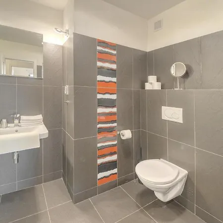Apartman S Garazi Kousek Od Kolonady *