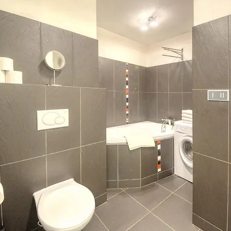 Apartman S Garazi Kousek Od Kolonady 포데브라디