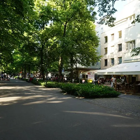아파트 Apartman S Garazi Kousek Od Kolonady *